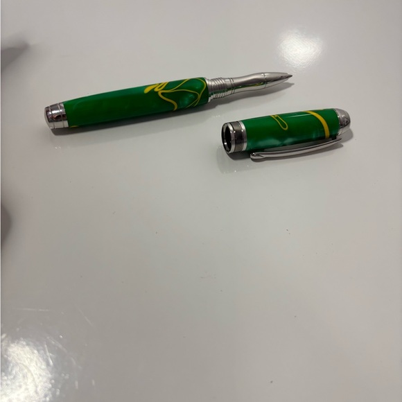 Rollerball Pen Green Pearl and Yellow stripe acrylic - Picture 4 of 5